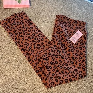 NWT Wild fable maroon and black animal print leggings Available S—-XKLar…